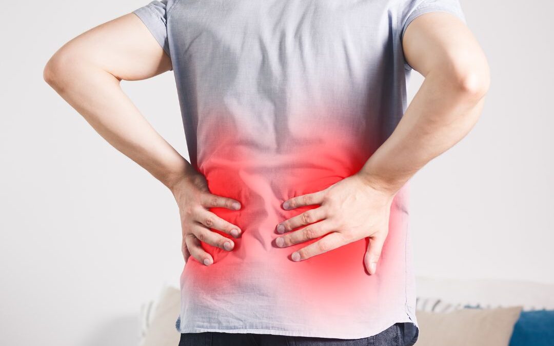 homem com dor de cólica renal